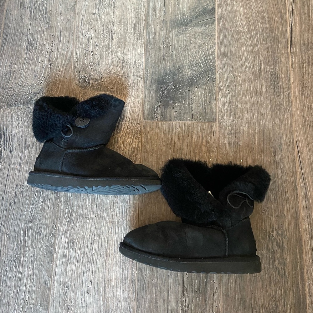 Black Uggs